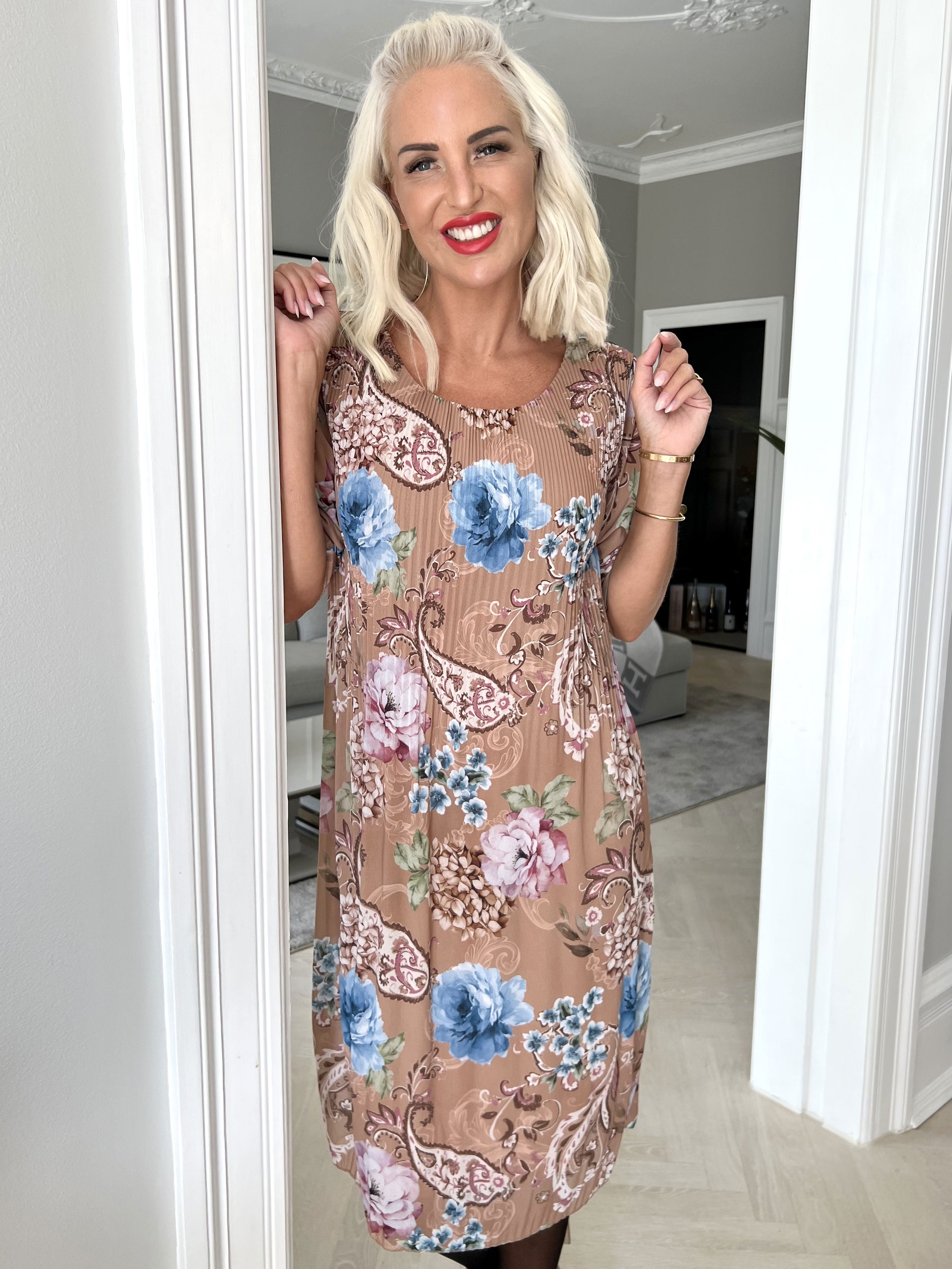 Zion Flower - Plisserad klänning med blommönster